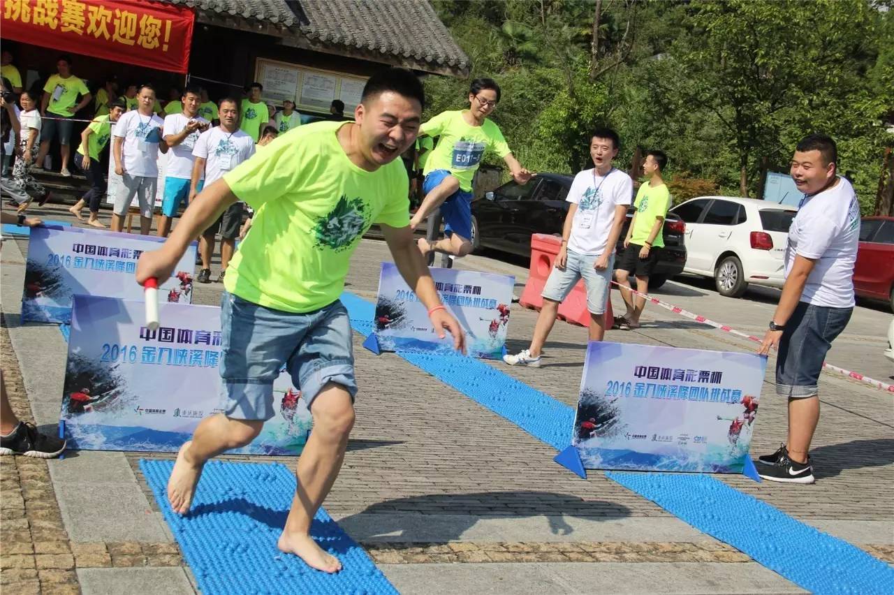 豪门对抗！巅峰对决挑战足球极限的简单介绍